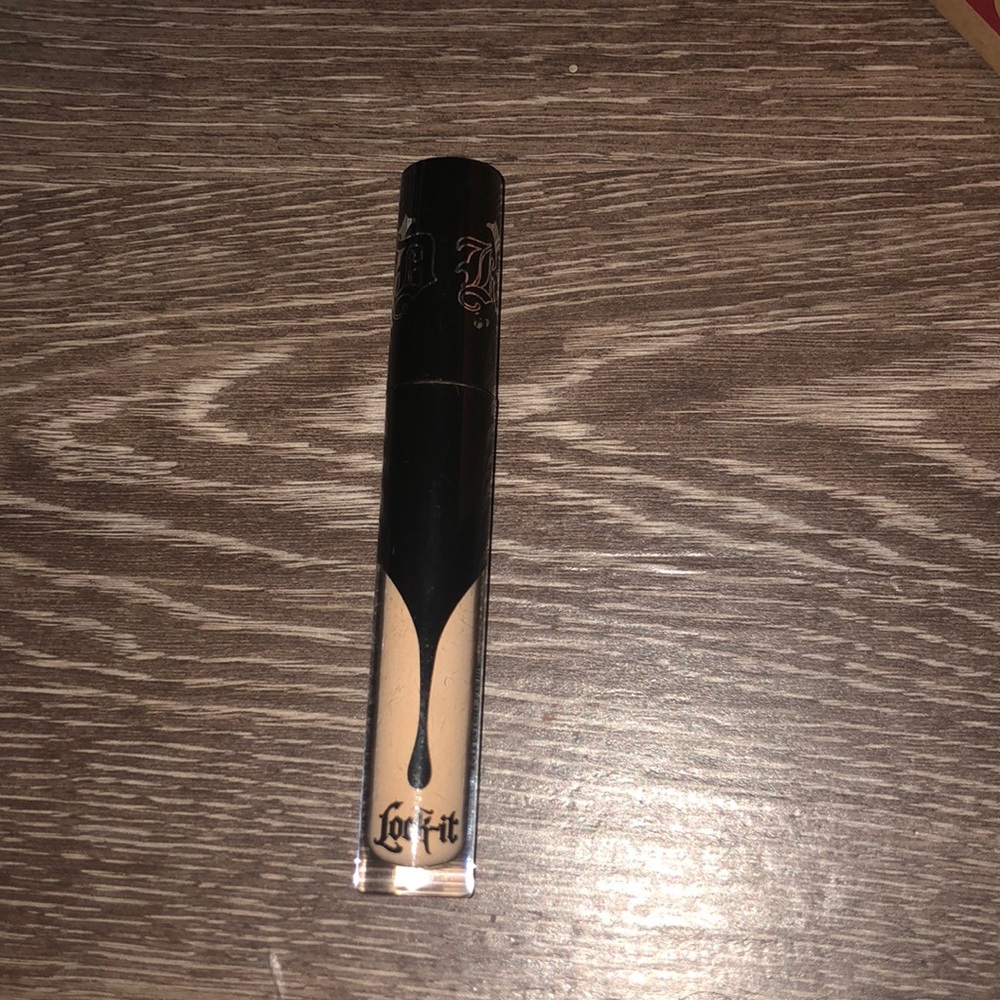 Selling this Kay von d concealer it was too light